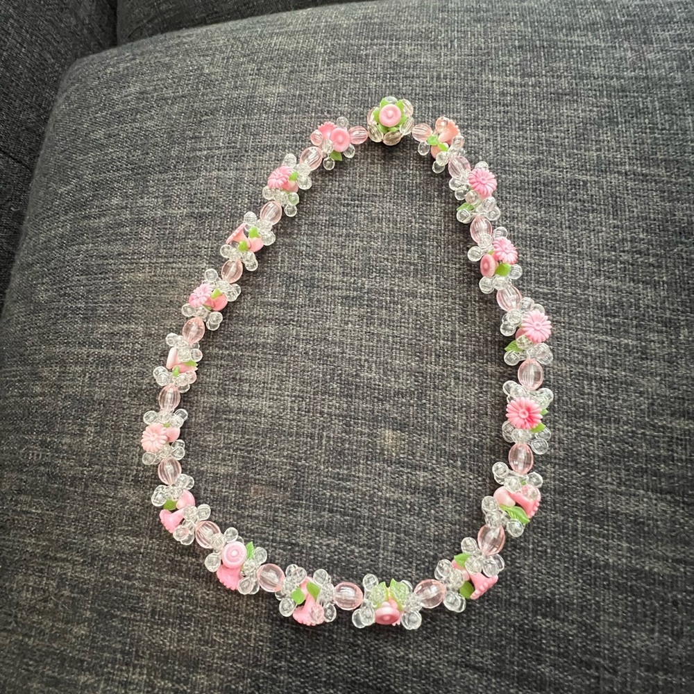 Beautiful 1950s pink and clear plastic necklace
